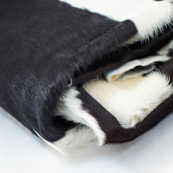 BWCR.SLC.02.jpg Black & White Cowhide Rugs Image