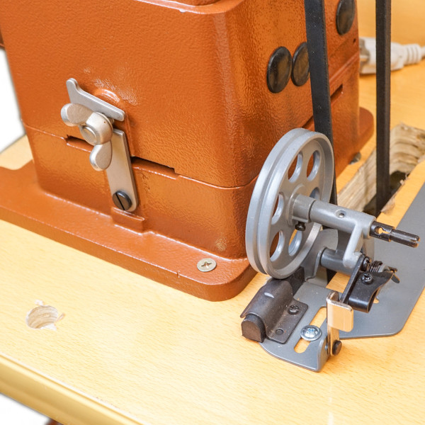 C26SM.Standard.4.jpg Class 26 Sewing Machine Image